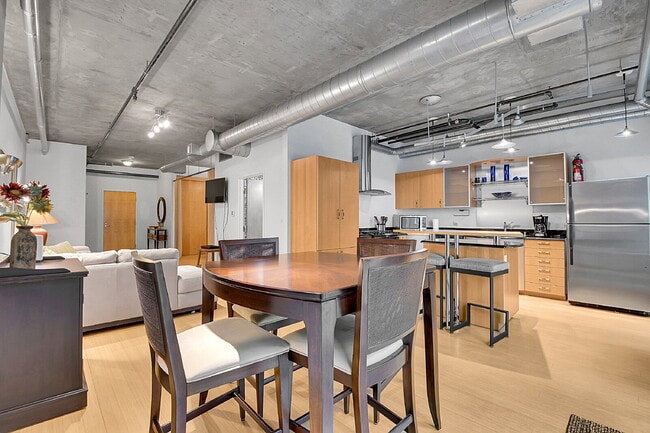 Building Photo - $1,850, 1 bed, 1.5 bath located in Denver ...