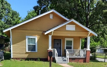 Building Photo - 3 Bedroom home for rent