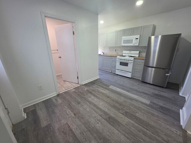 Building Photo - 2 bedroom apartment building - Poughkeepsie