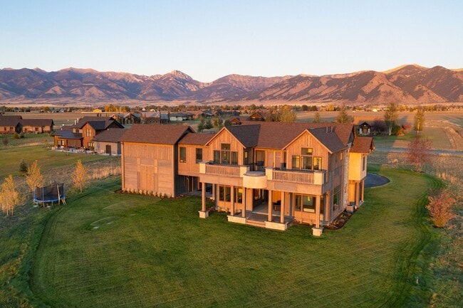 Building Photo - One of a Kind Custom Built Home for Rent in Gallatin Valley!