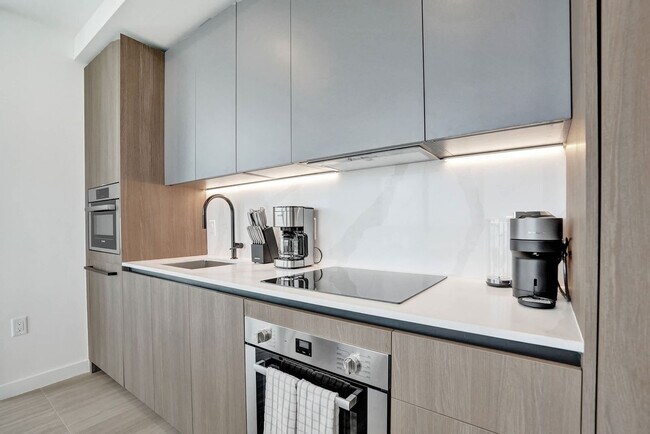 Building Photo - 580 72nd St