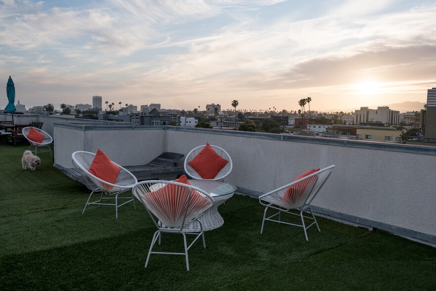 Seating area - 1511 16th St