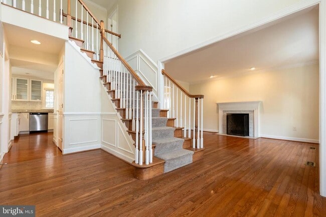 Building Photo - 14209 Floral Park Dr