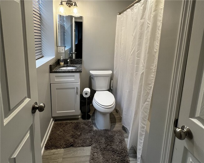 Building Photo - 210-216 N Main St