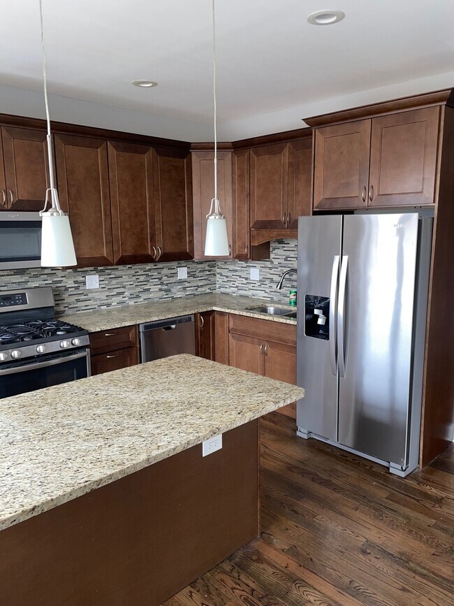 Building Photo - 3663 N Elston Ave