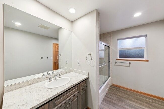 Building Photo - 926 Tanglewood Dr