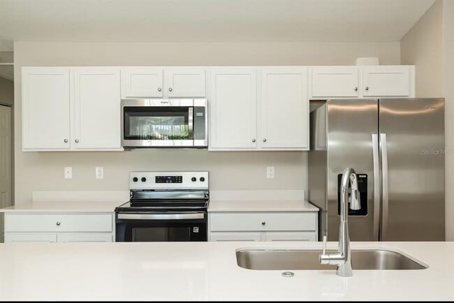 Building Photo - 691 SW Hillsboro Cir