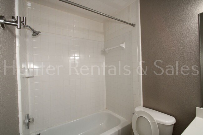 Building Photo - 3007 Dannen Ct