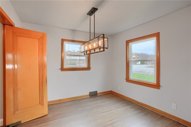 Building Photo - 740 Pershing St