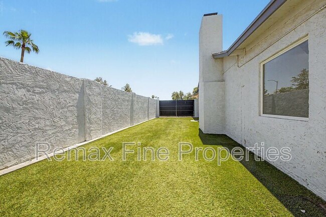 Building Photo - 5228 E Karen Dr