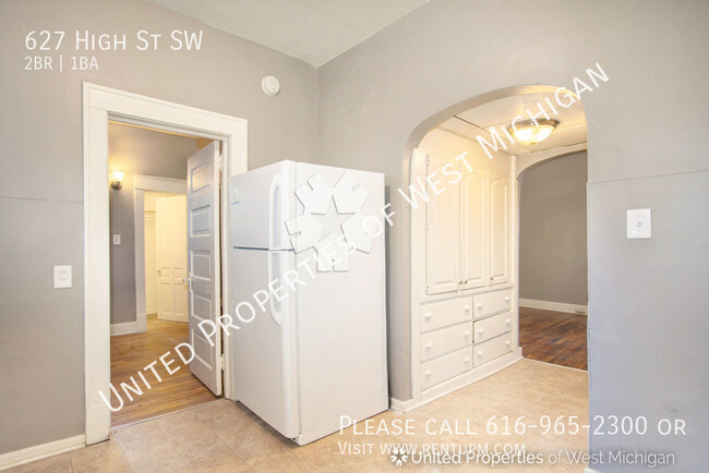 Building Photo - Available Now |2 Bed 1 Bath Lower Level Ap...