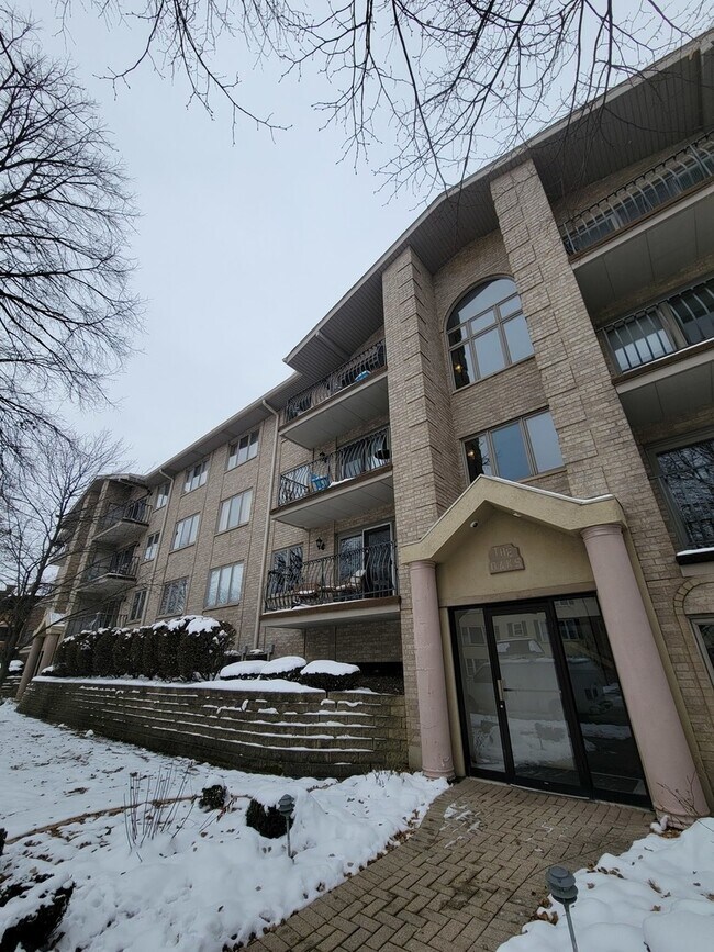 Building Photo - 10418 S Keating Ave