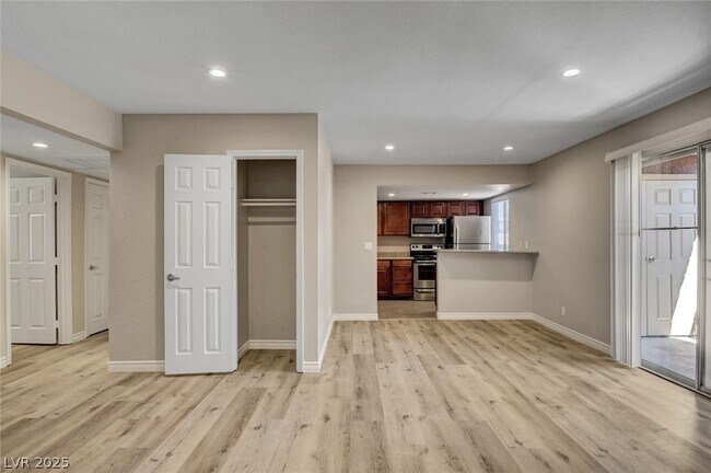 Building Photo - 5240 Indian River Dr