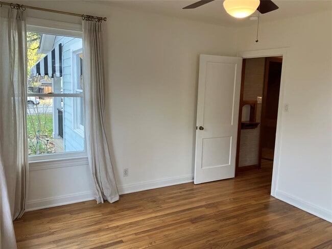 Building Photo - 1916 W 39th St