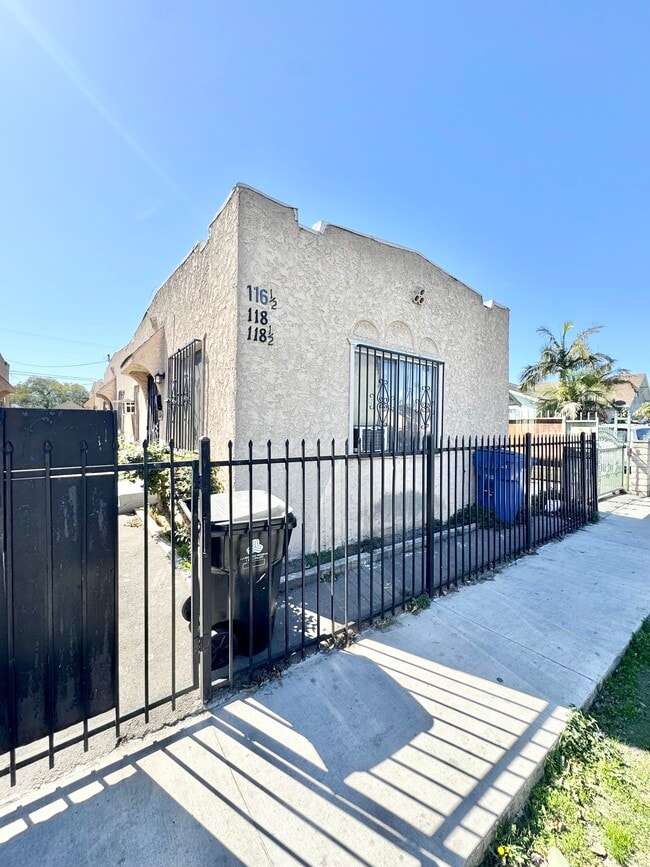 Building Photo - 118 W 79th St, Los Angeles, CA 90003