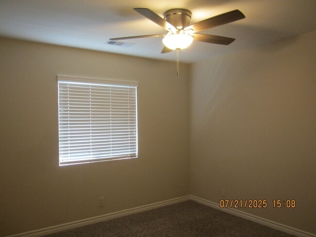 Building Photo - Immaculate Single Story Like New