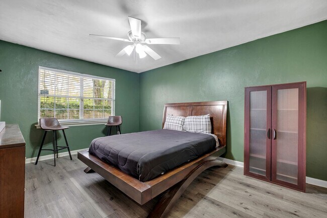 Building Photo - 1552 Cinnamon Bear Cir