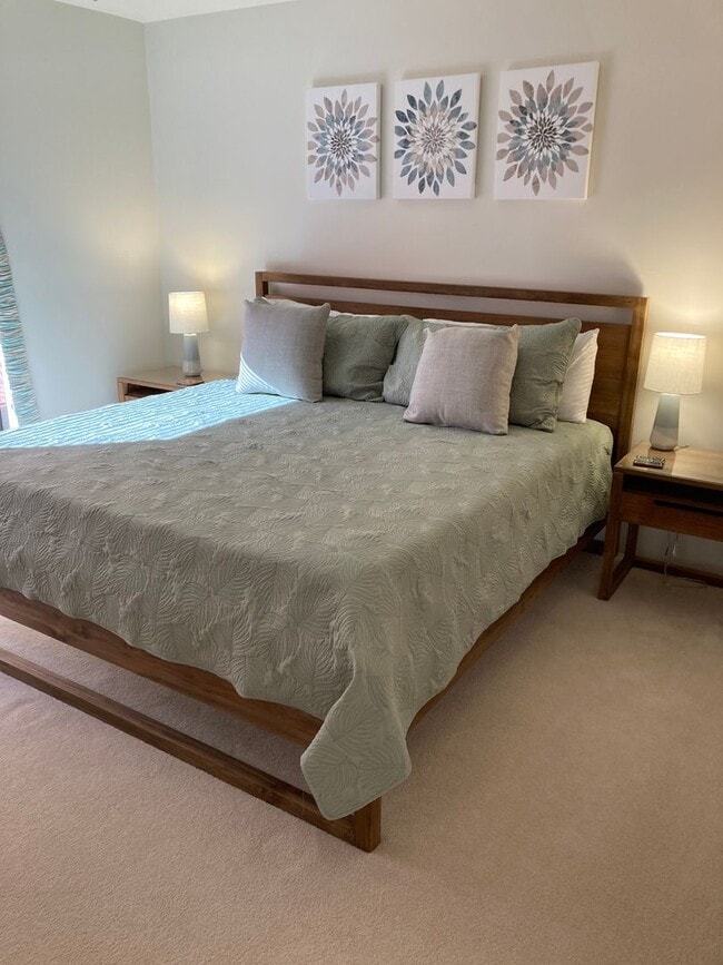 Building Photo - Gorgeous Furnished Arroyo Seco Townhouse with Fabulous Views!