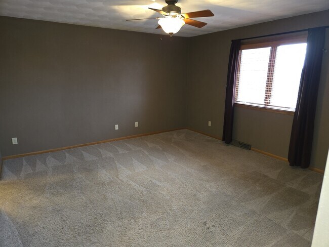 Building Photo - 535 Westfield Dr