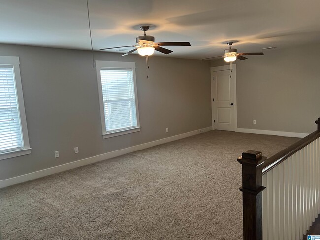 Building Photo - 5849 Longview Ln
