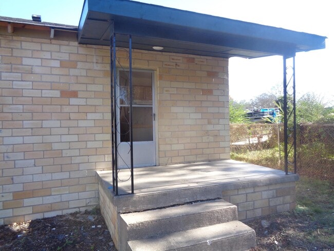 Building Photo - 2514 Johnson St