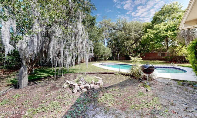 Building Photo - 3812 Buckskin Trail E