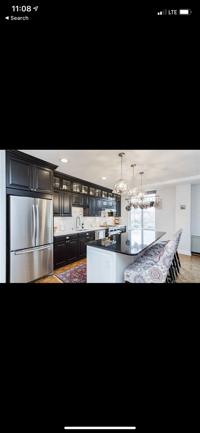 Building Photo - 1028 Farmington Ave