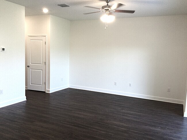 Building Photo - 1016 Walden Pond Dr