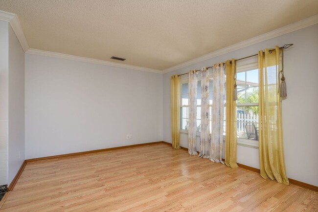 Building Photo - 4/2 Tampa Home