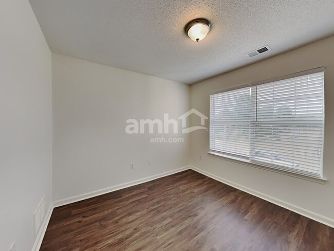 Building Photo - 2491 Hunters Pointe Dr