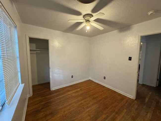 Building Photo - 2812 Live Oak Dr