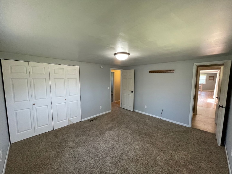 Building Photo - 2306 Deerwood Dr