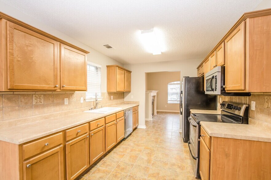 Building Photo - 10222 Evening Hill Dr