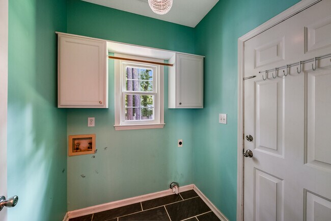 Building Photo - 1011 Willow Ridge Dr