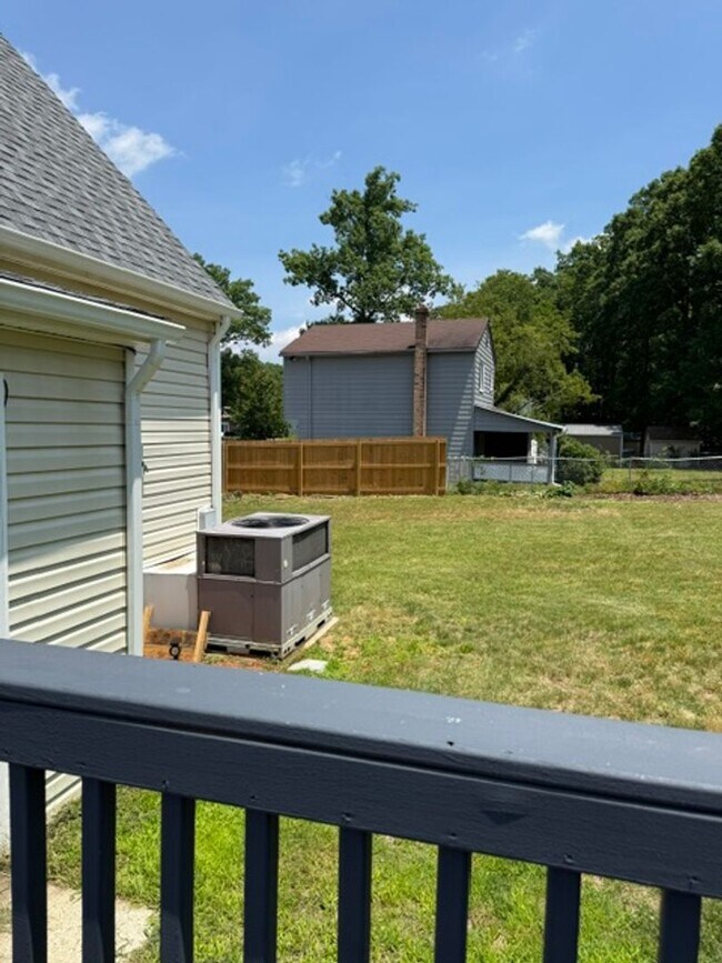 Building Photo - 302 Cottonwood Ln
