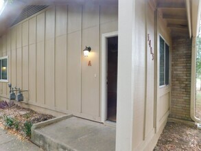 Building Photo - Armstrong Living Trust #8 (5403 Westgate B...