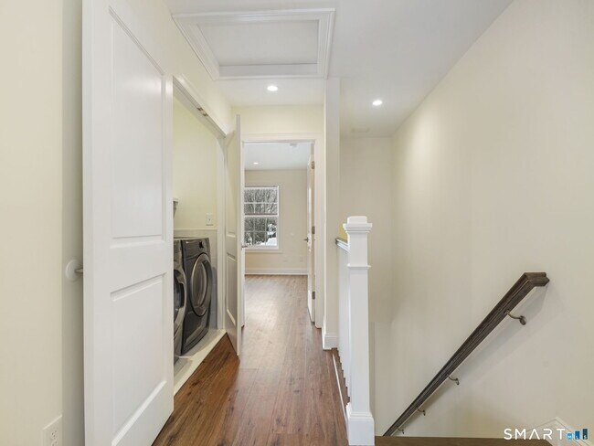 Building Photo - 6 Beacon Square