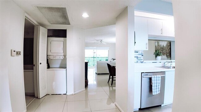 Building Photo - 12551 SW 16th Ct