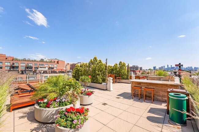 Building Photo - 1450 Washington St