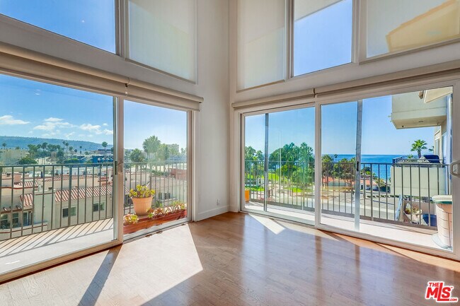 Building Photo - 230 S Catalina Ave