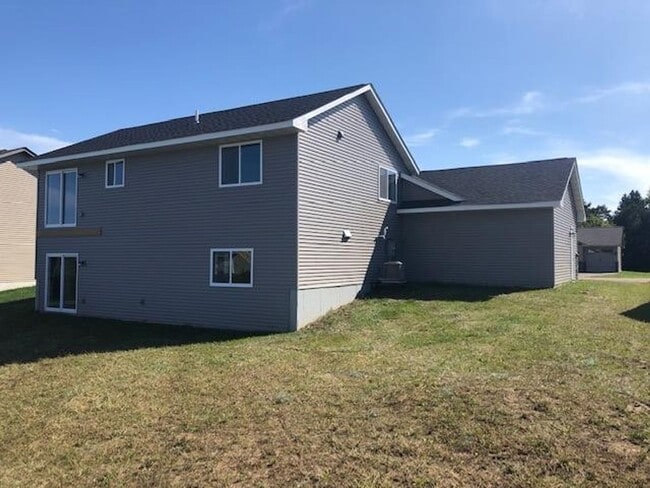 Building Photo - Single Family Home - Great location!