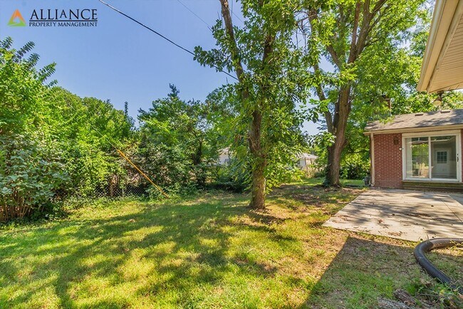 Building Photo - 1526 Jarvis Dr