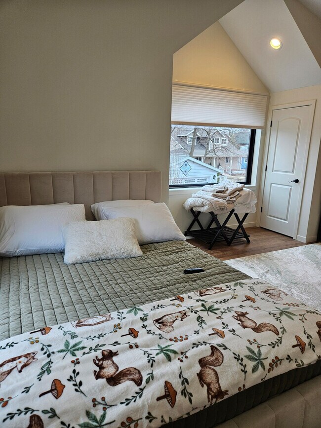 Building Photo - 5913 Lake Edge Rd