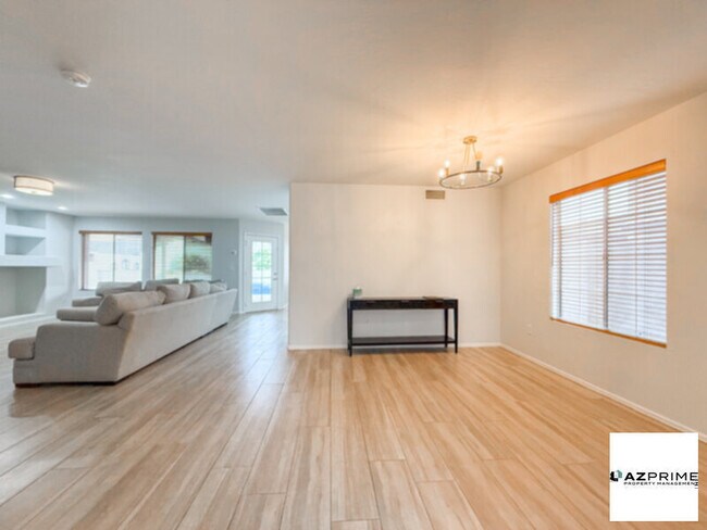 Building Photo - Exceptional 3/3 Phoenix Home with Pool!