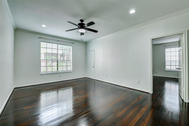 Building Photo - 2255 Braeswood Park Dr