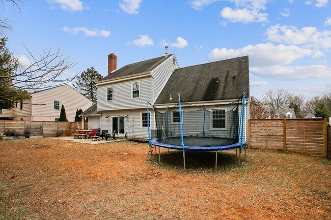 Building Photo - Fabulous 5BR 2.5BA Located in Close in Roc...