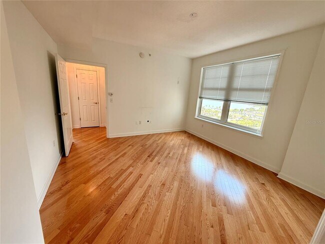 Building Photo - 750 N Tamiami Trl