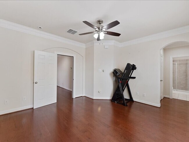 Building Photo - 5502 Lunia Ln