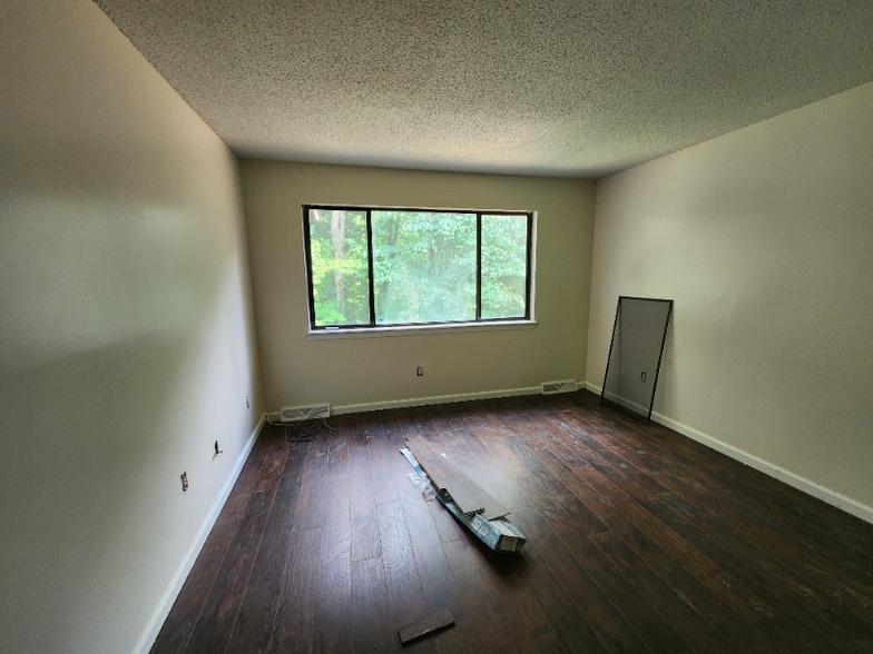 Building Photo - 2205 Forest Acres Dr