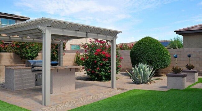 Building Photo - Oro Valley Executive home! Former model in...